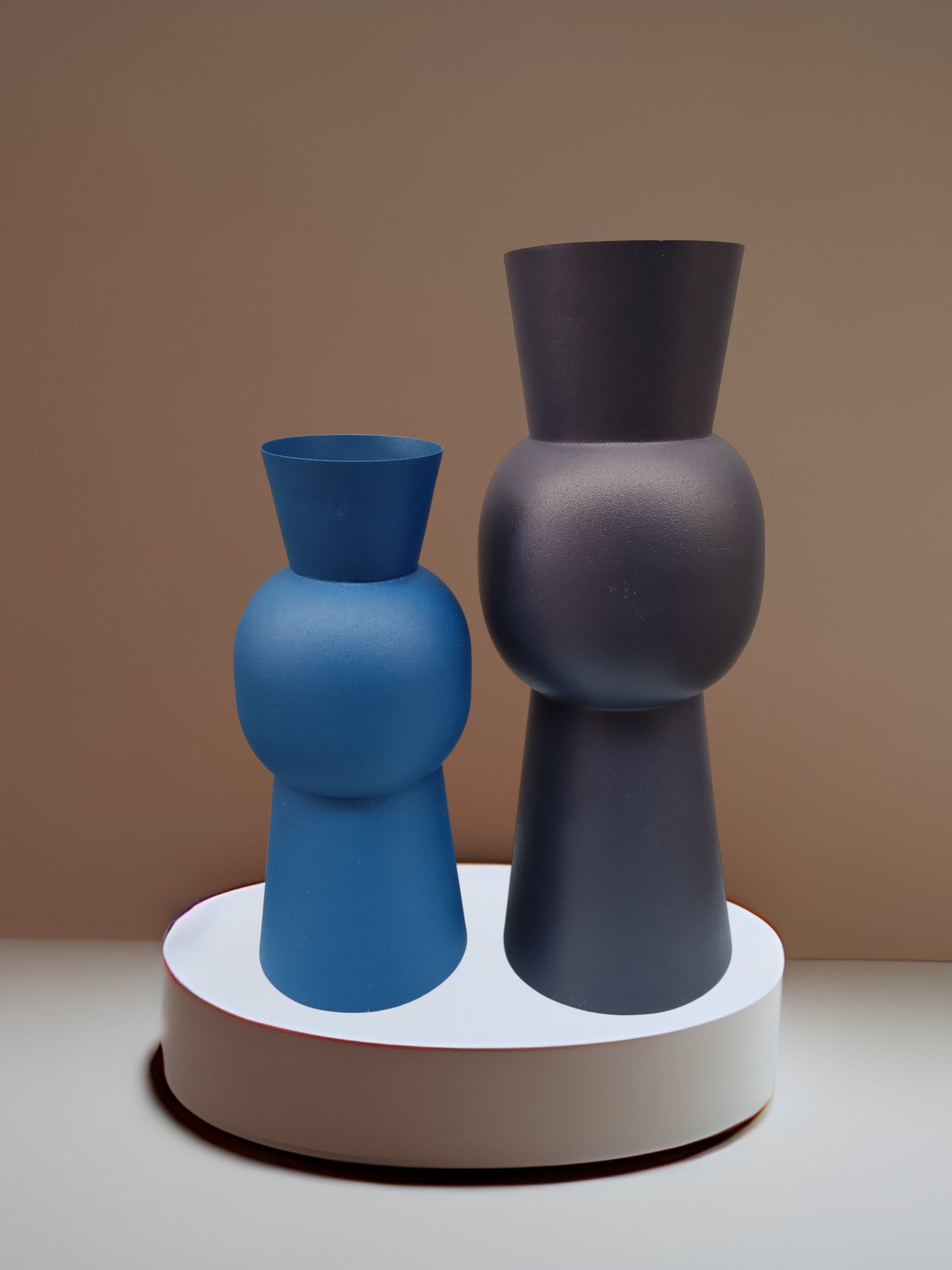 Petit vase en fer bleu clair