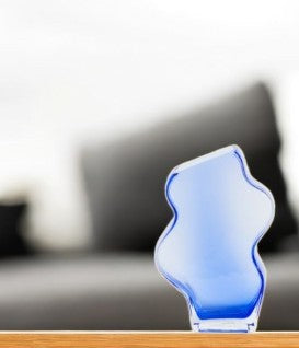 Vase bleu qui ondule