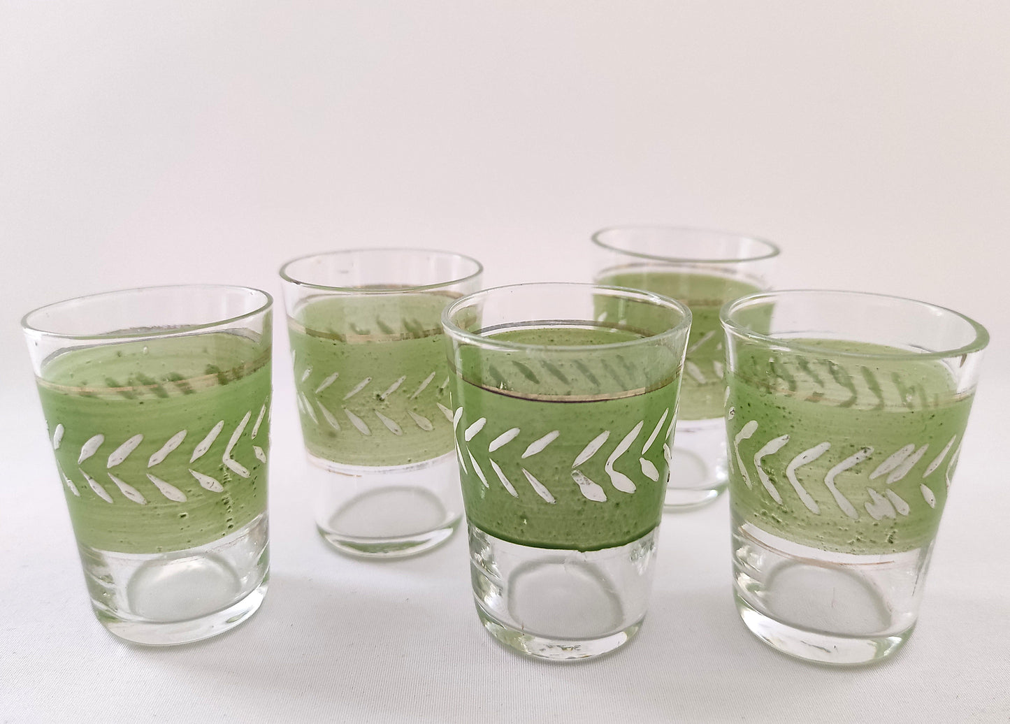 Verres verts pour thé à la menthe verte