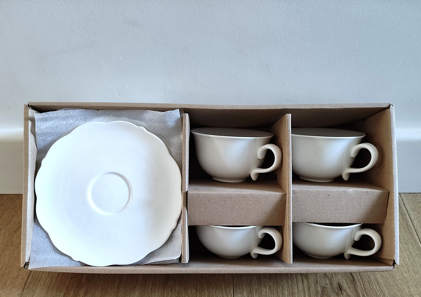 Service à café en porcelaine blanche