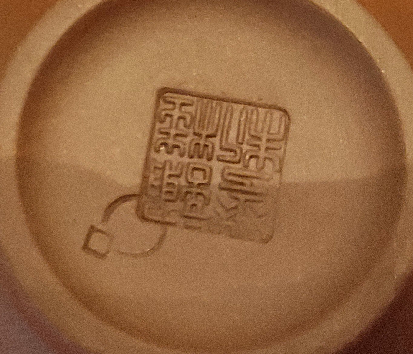 Tasses en argile violet