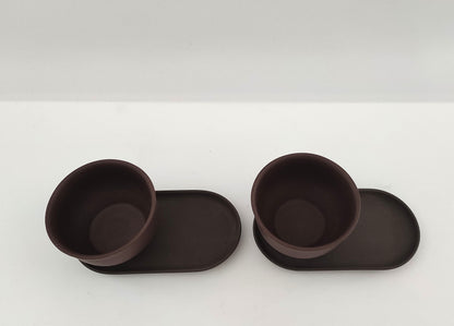 Tasses en argile violet