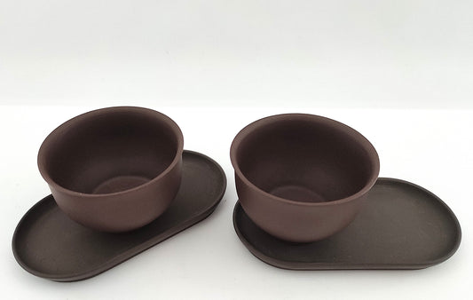 Tasses en argile violet