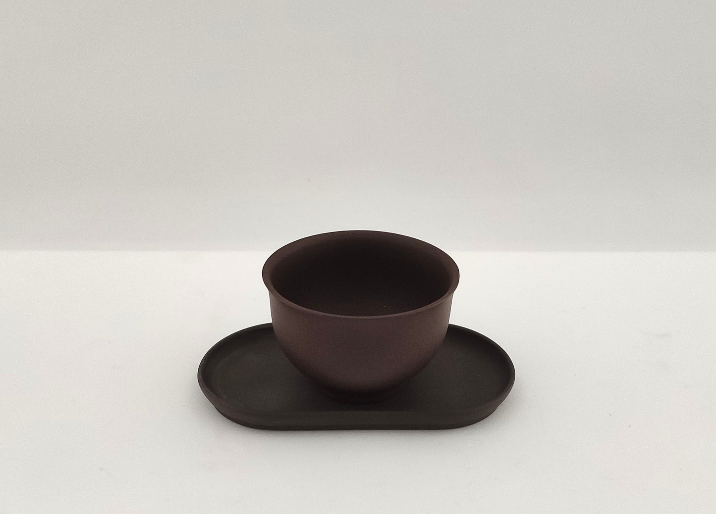 Tasses en argile violet