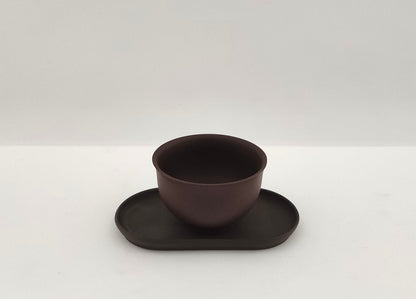 Tasses en argile violet