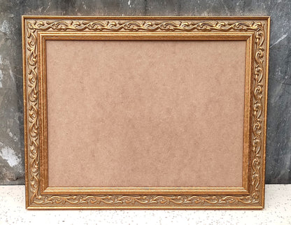 Cadre doré à moulures