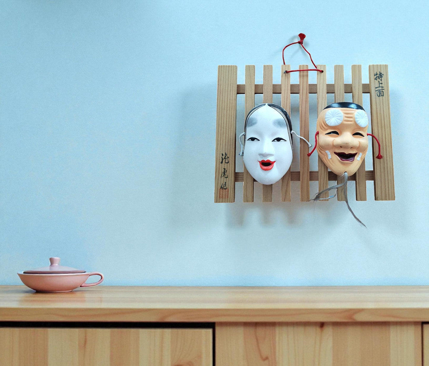 Suspension aux masques japonais
