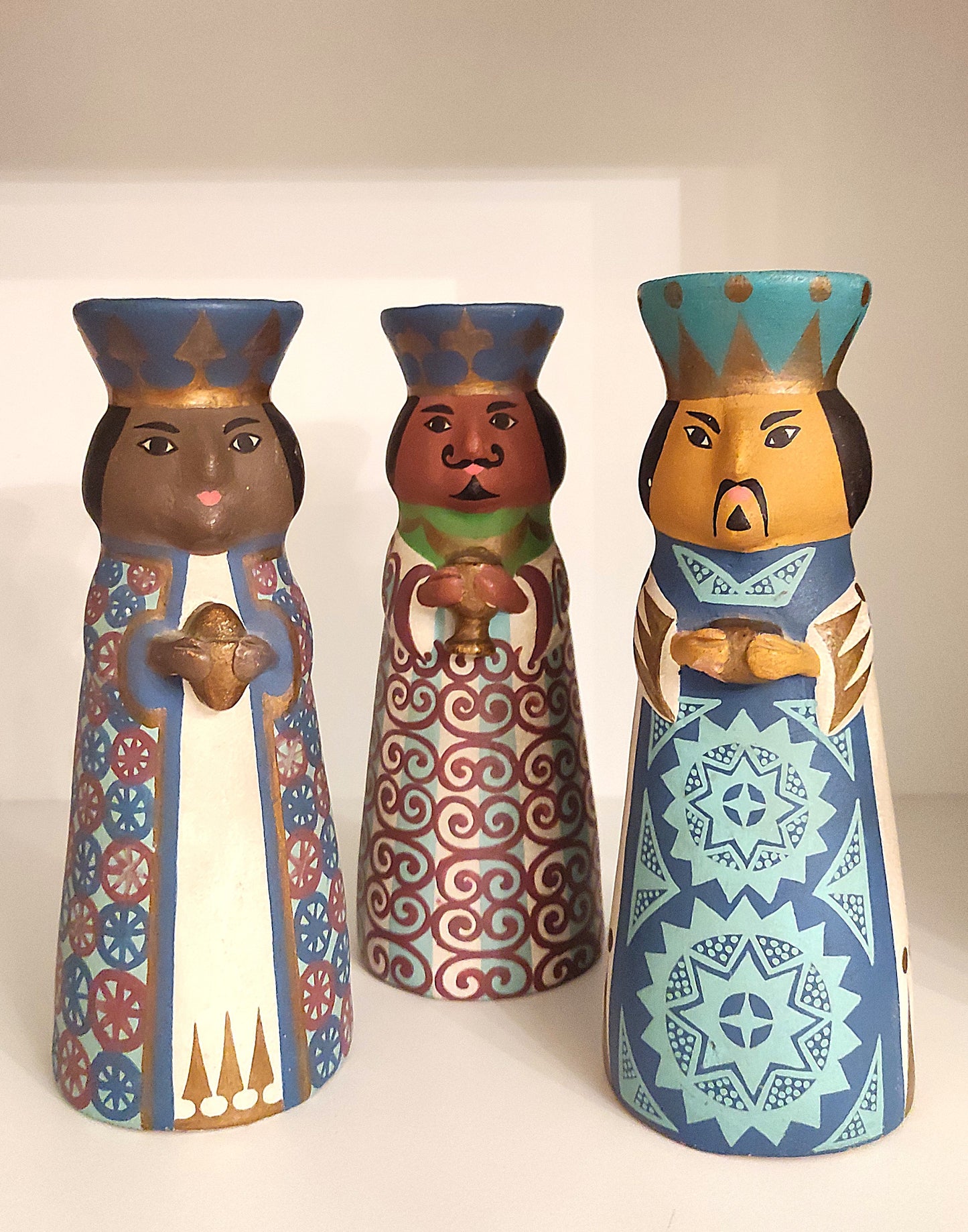 Rois mages en terre cuite
