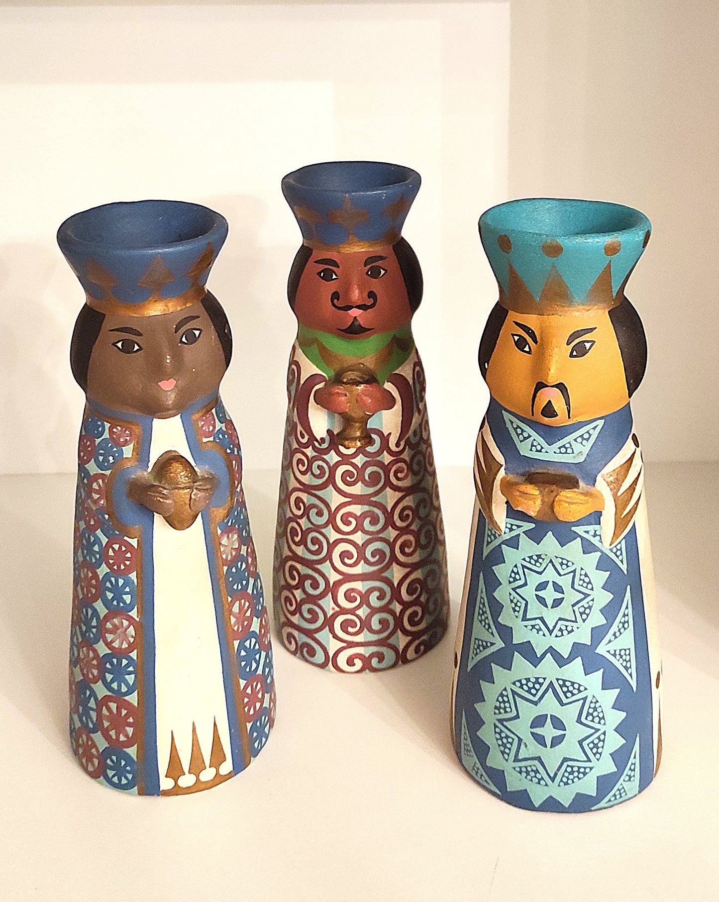Rois mages en terre cuite