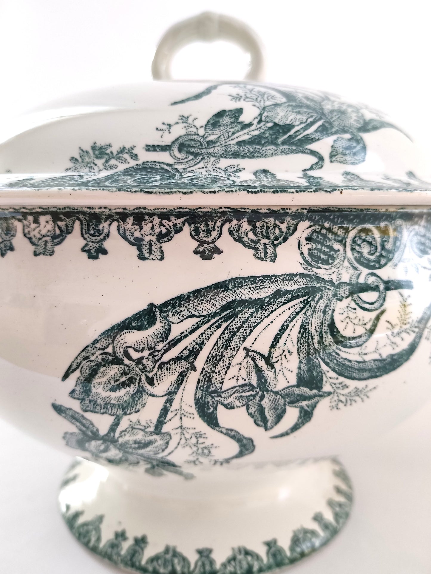 Soupière en terre de fer