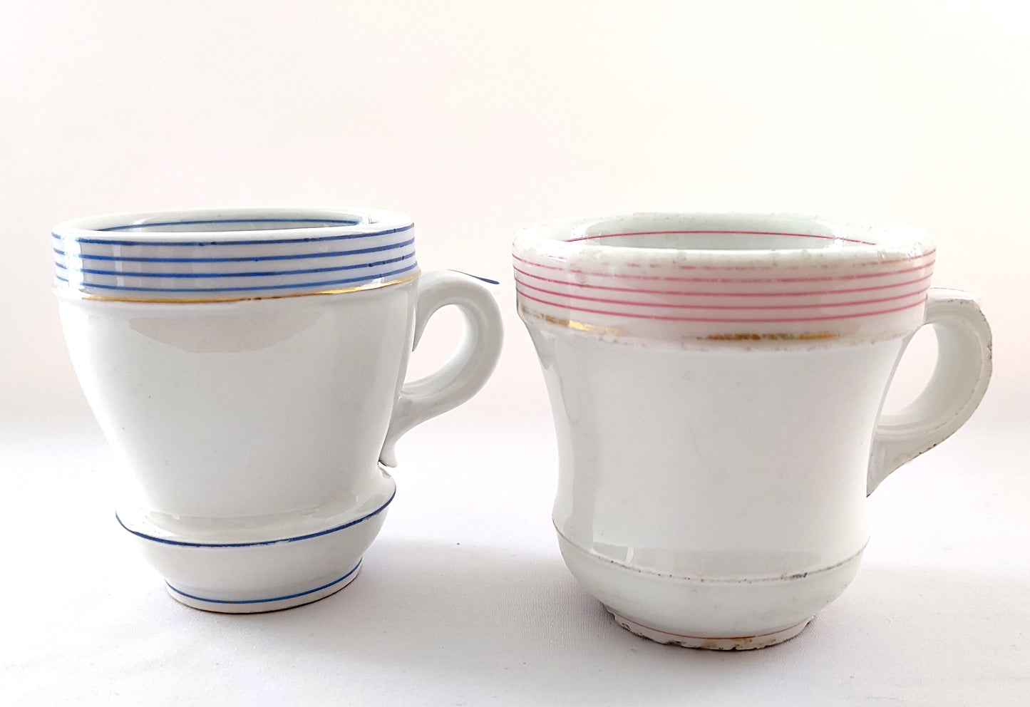 Tasses presque soeurs