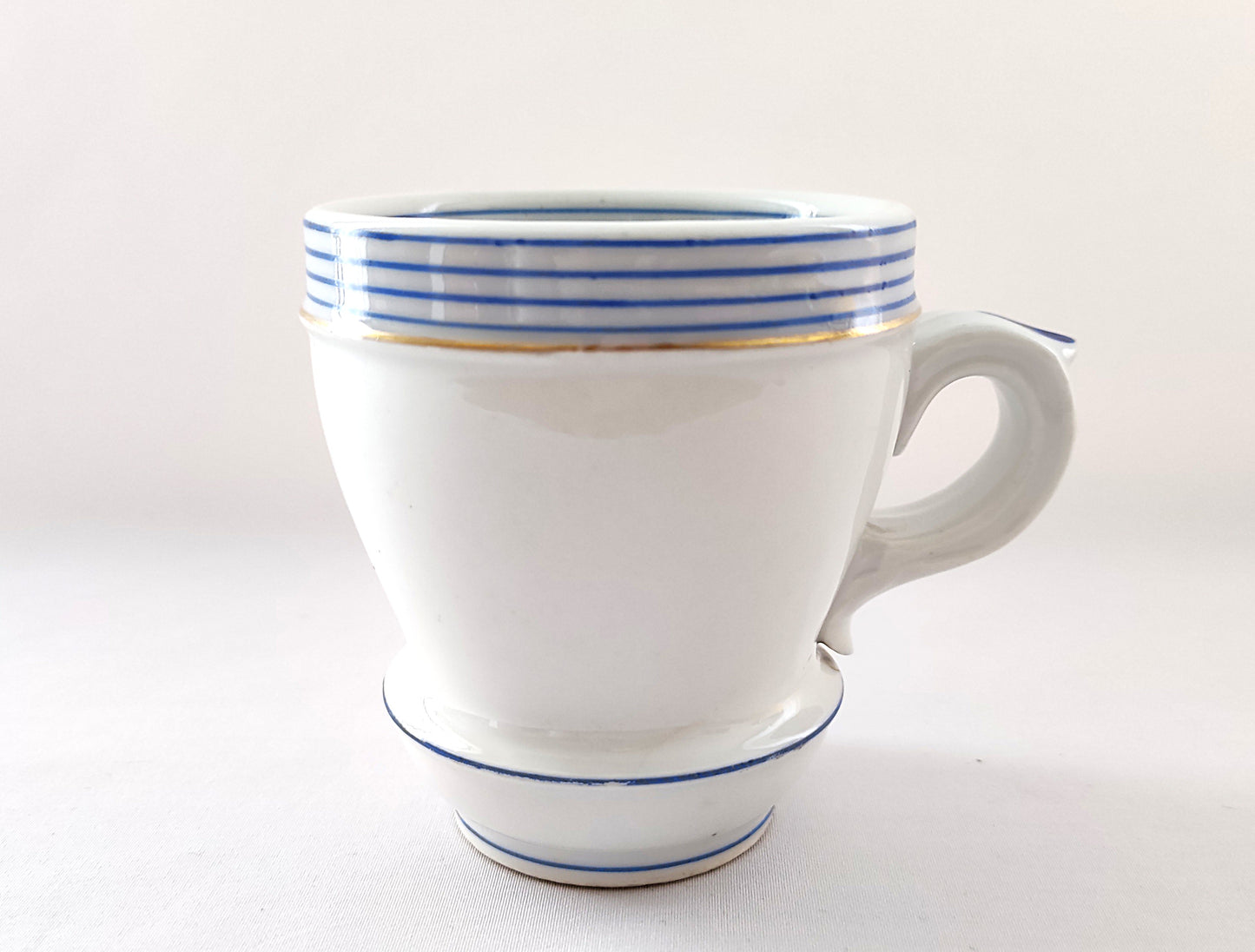 Tasses presque soeurs