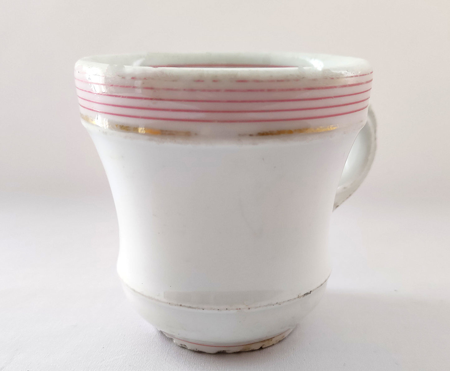 Tasses presque soeurs