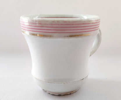 Tasses presque soeurs