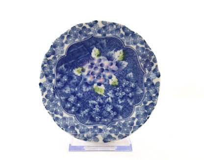 Petite assiette toute bleue en porcelaine