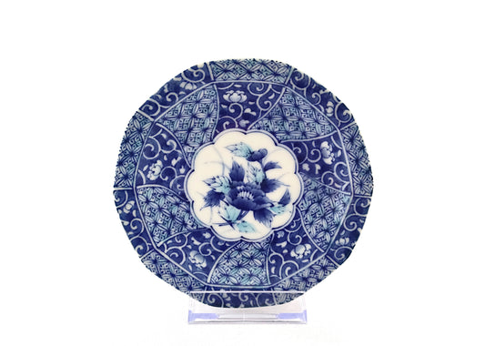 Petite assiette bleue et blanche en porcelaine