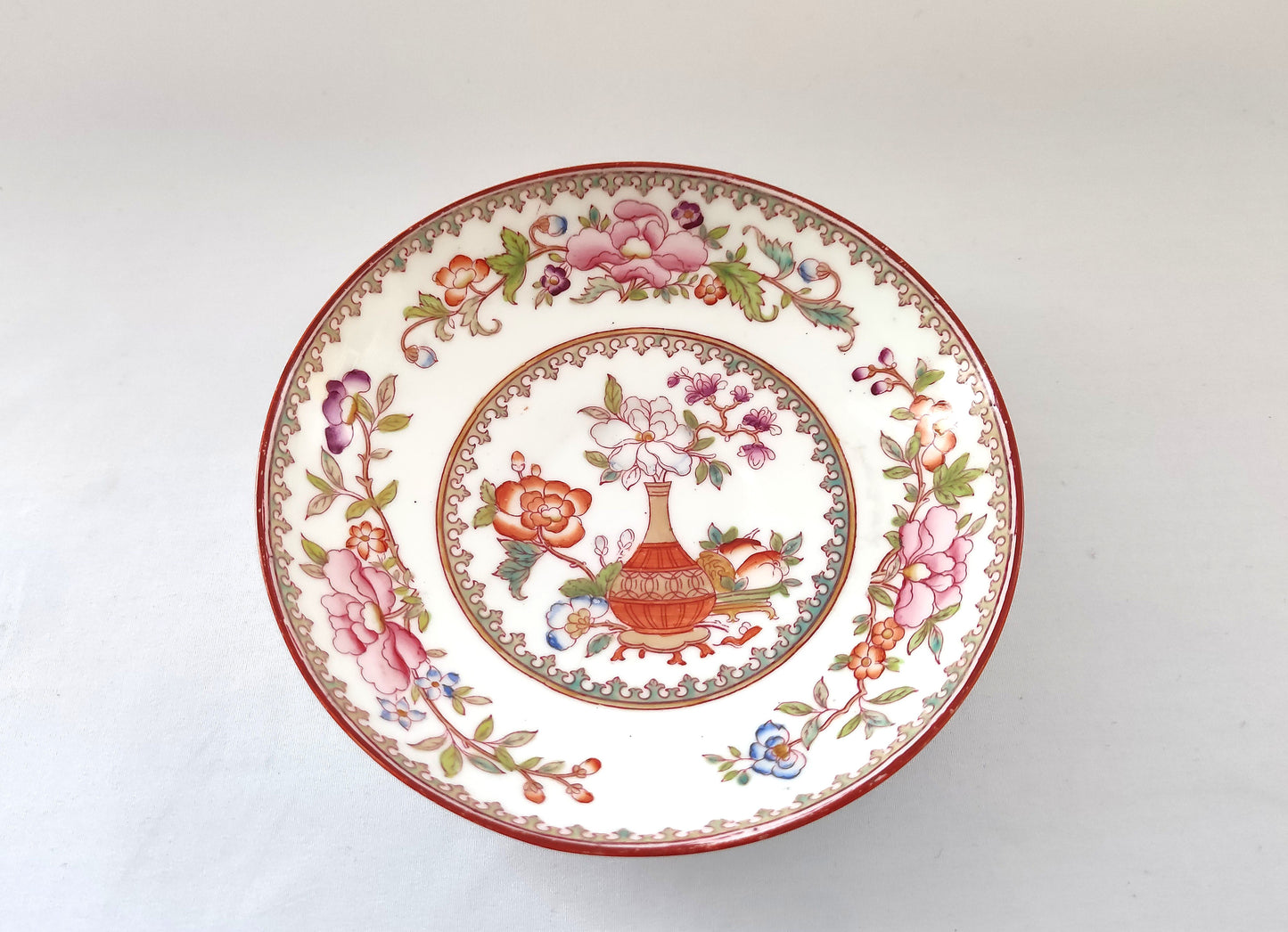 Petite assiette blanche & rouge en porcelaine
