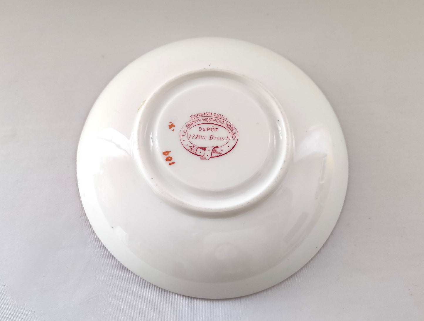 Petite assiette blanche & rouge en porcelaine