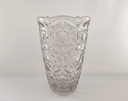 Vase en verre moulé