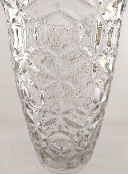 Vase en verre moulé