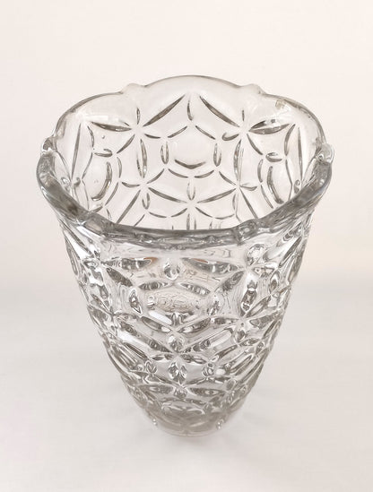 Vase en verre moulé