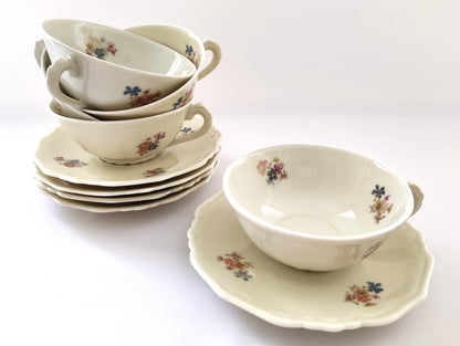 Service à café aux fleurs délicates