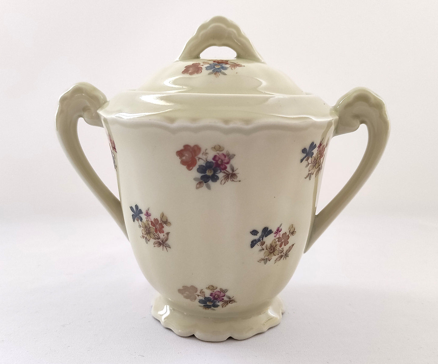 Service à café aux fleurs délicates