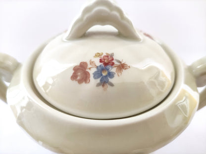 Service à café aux fleurs délicates