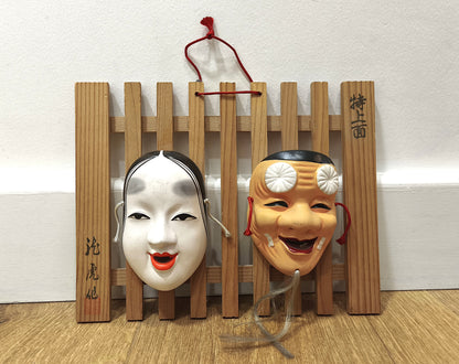Suspension aux masques japonais