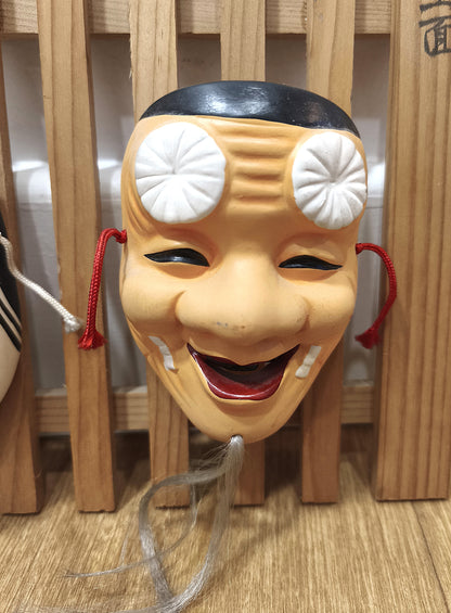 Suspension aux masques japonais