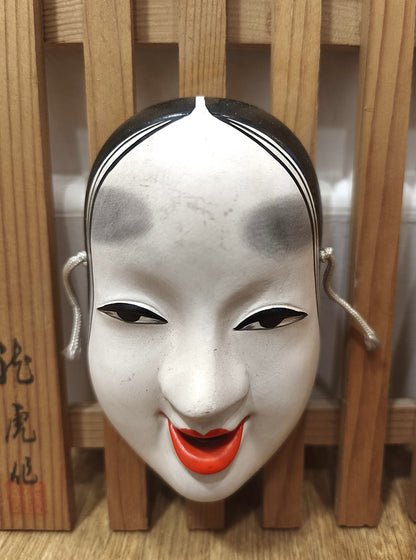 Suspension aux masques japonais